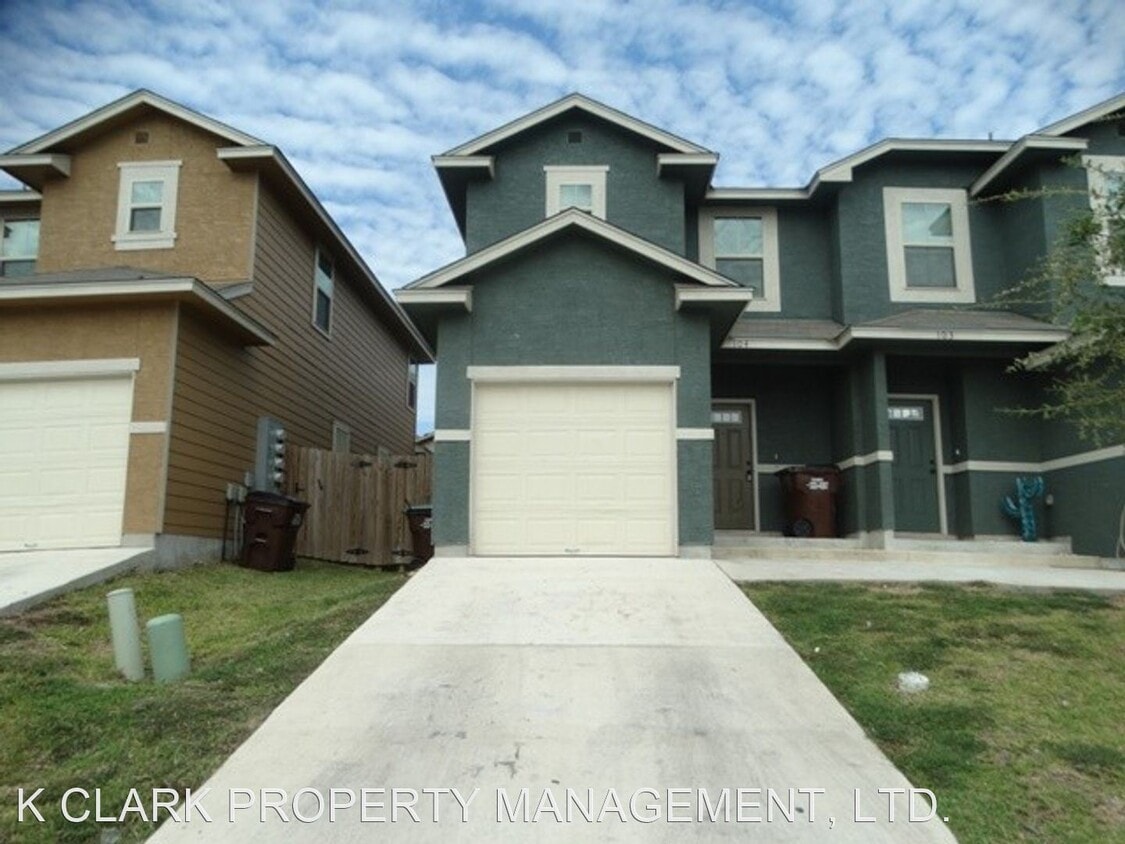 Primary Photo - 3 br, 2.5 bath House - 6015 JAX WAY #104