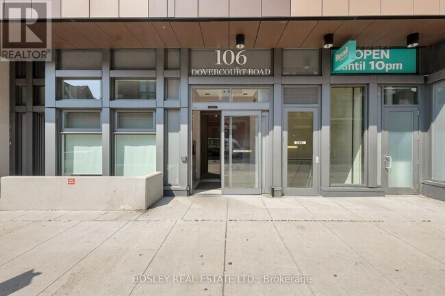 Photo du bâtiment - 106-106 Dovercourt Rd