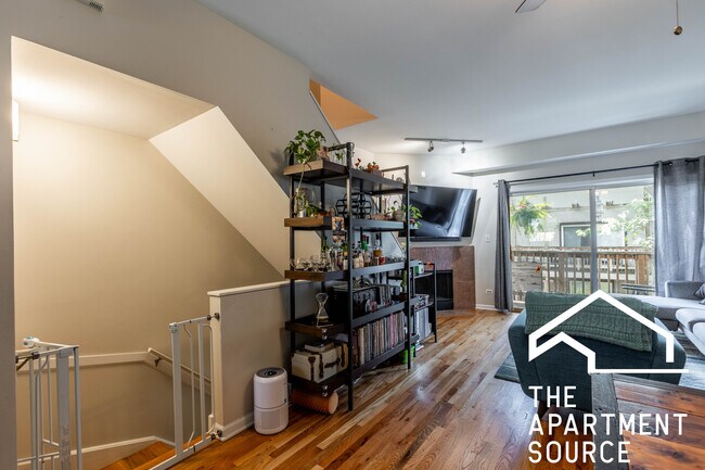Foto del edificio - 1540 N Greenview Ave