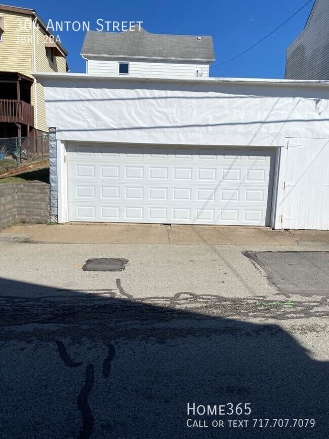 Building Photo - Gorgeous 3 Bedroom, 2 bath home