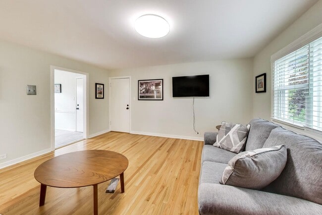 Building Photo - 6407 N Normandy Ave