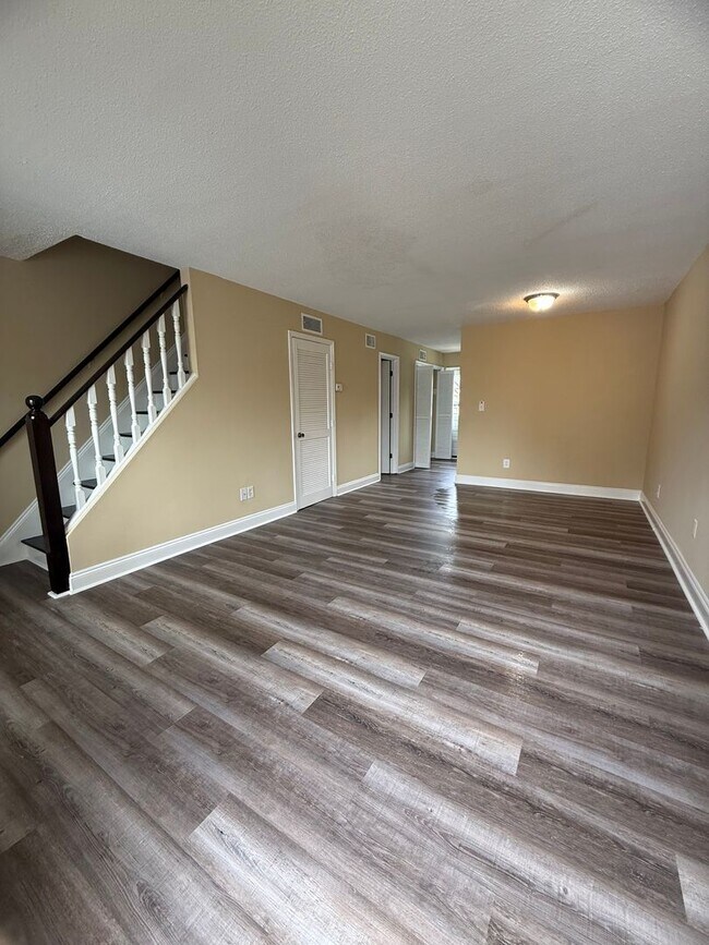 Foto del edificio - Renovated Townhouse