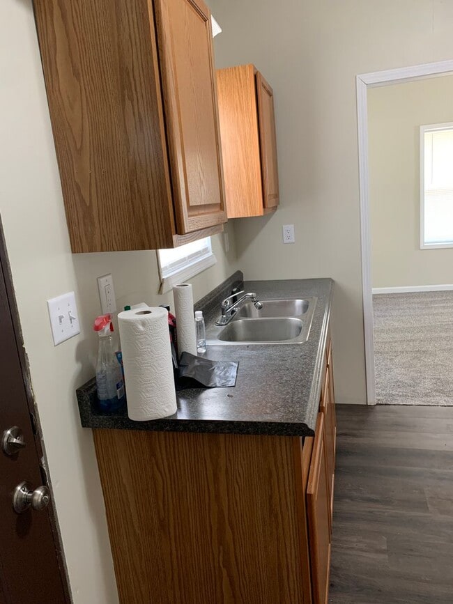 Building Photo - 1 bed 1 bath house