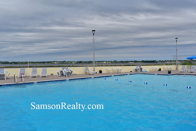 Building Photo - 400 Narragansett Pkwy