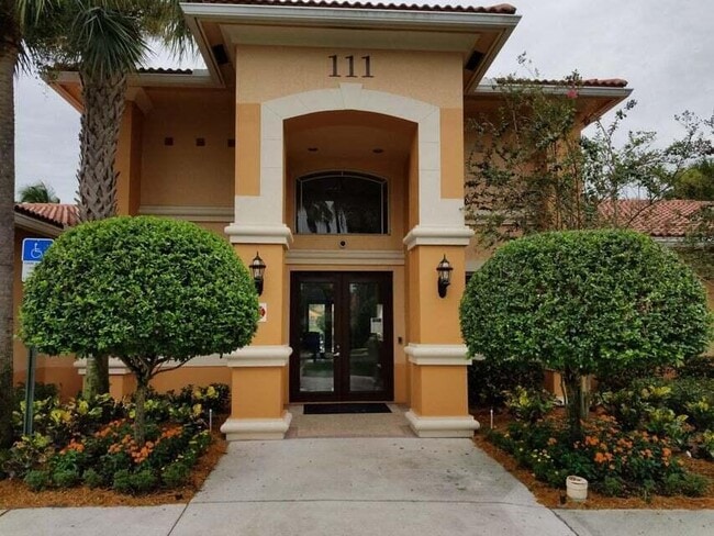 Building Photo - 241 SW Palm Dr