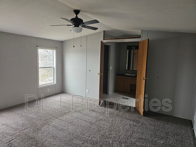 Building Photo - 957 Eslinger Ct