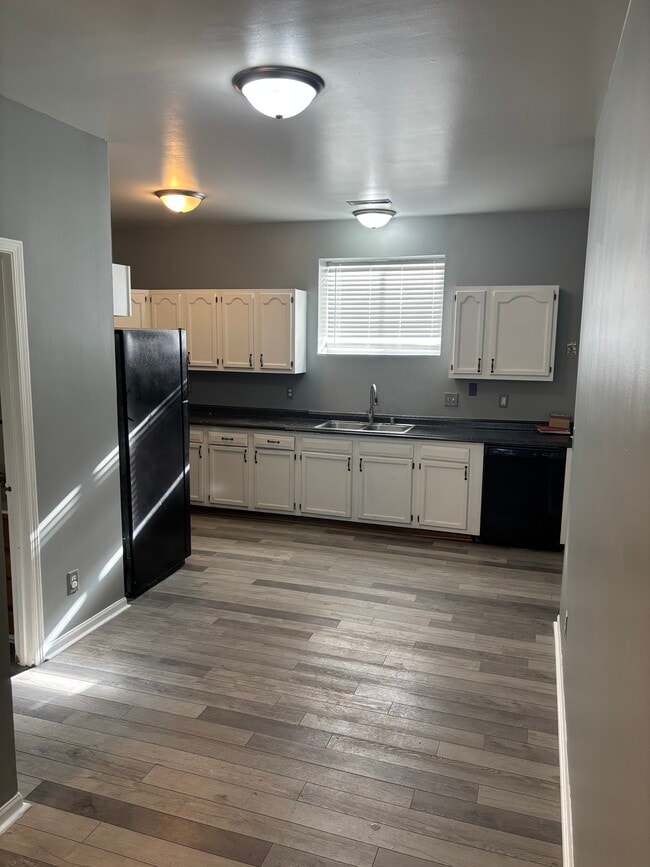 Building Photo - 1023 44th St