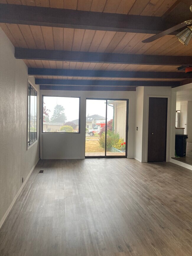 Building Photo - 1384 Rogers St