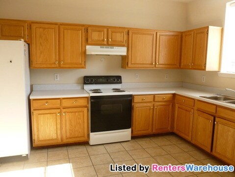 Building Photo - 410 Leisure Ln