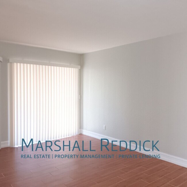 Foto del edificio - 5327 Summerlin Rd