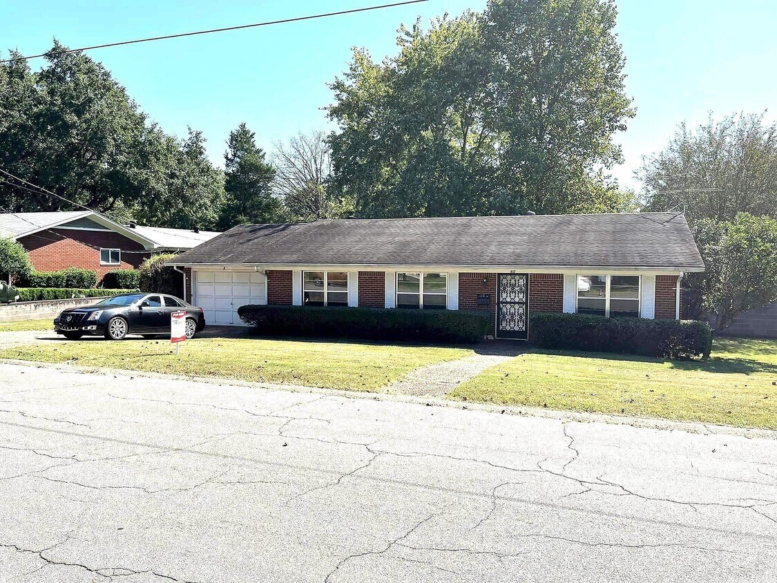 412 W North St, Benton, AR 72015 House Rental in Benton, AR