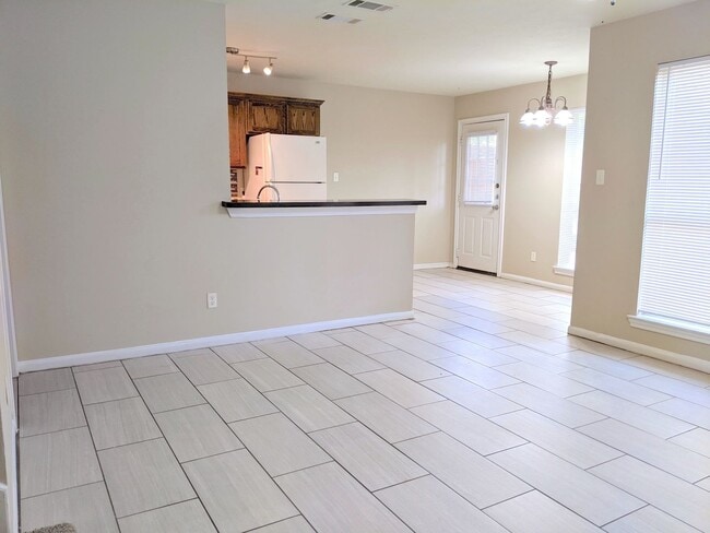 Foto del edificio - IMMEDIATE MOVE IN!!!  AMAZING 4 BED/3.5 BA...