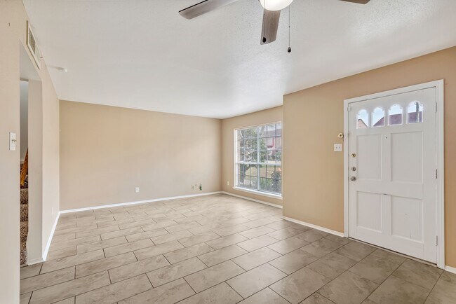 Building Photo - 1057 Willow Oaks Cir