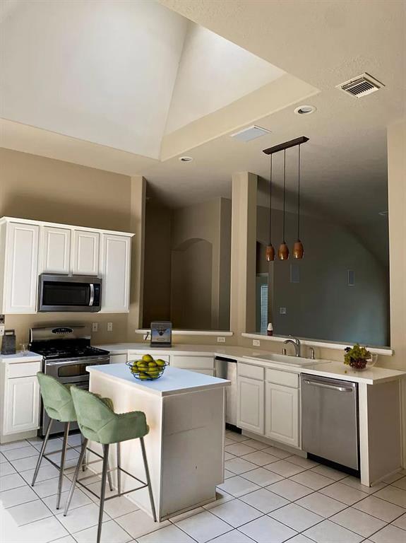 Building Photo - 2126 Grovewood Park