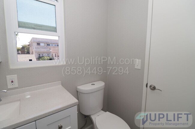 Foto del edificio - 2 bed 2 bath Remodeled Duplex