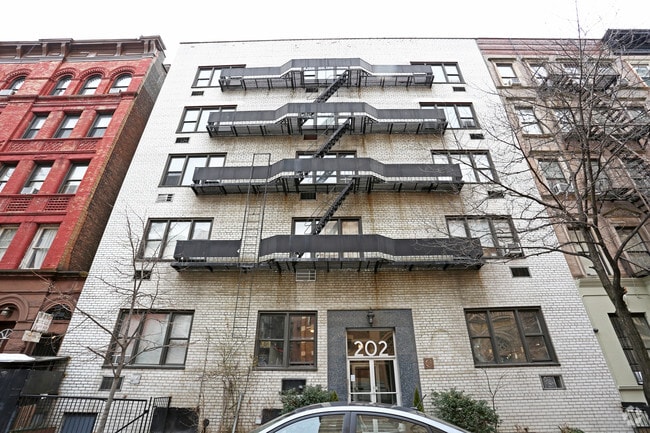 Building Photo - 202 W 82nd St