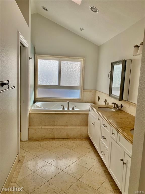 Building Photo - 4 br, 3 bath House - 32801 Matthew Dr