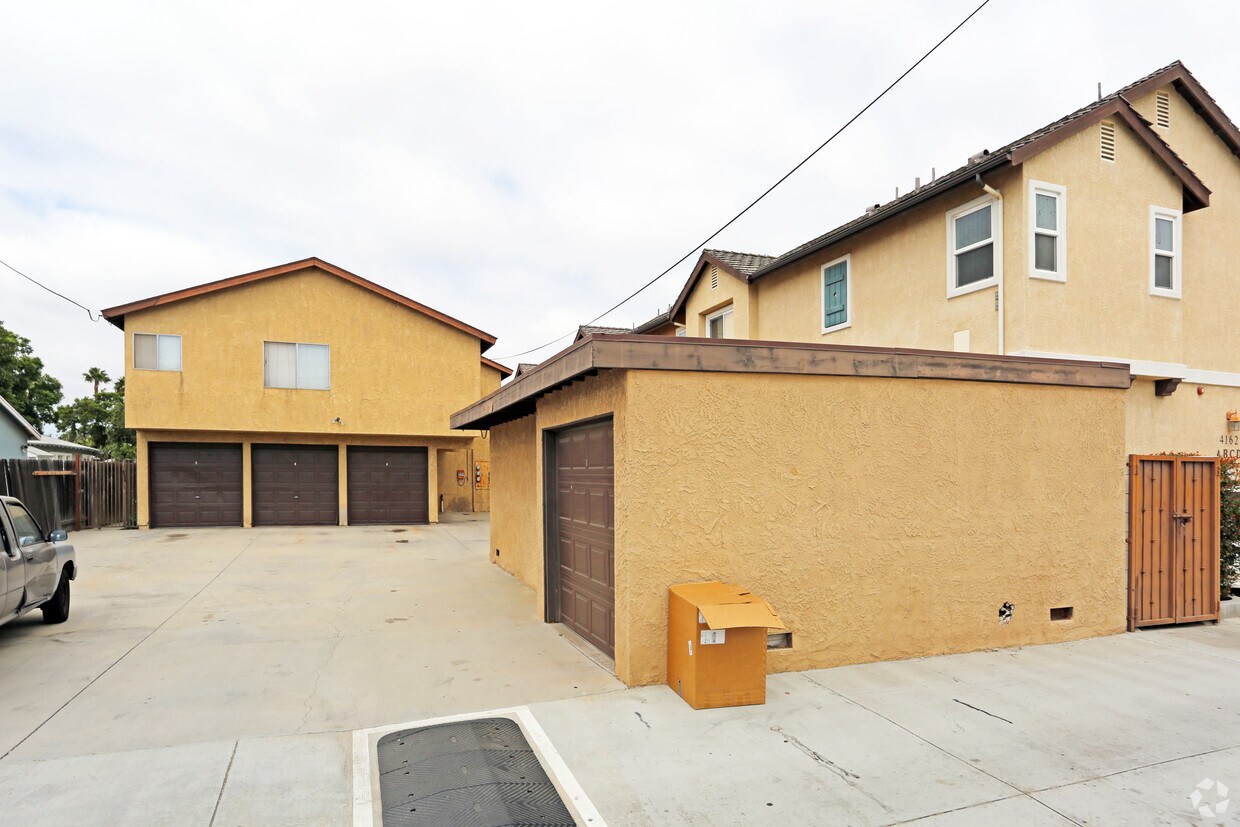 Building Photo - 4166-4174 Green Ave