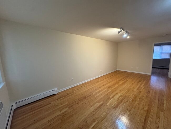 Building Photo - 4056 N California Ave