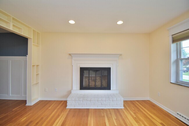 Building Photo - 7236 Longfield Dr
