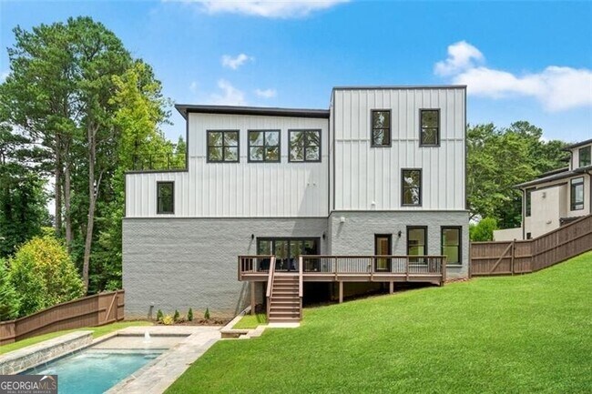 Foto del edificio - 2110 Fairway Cir NE