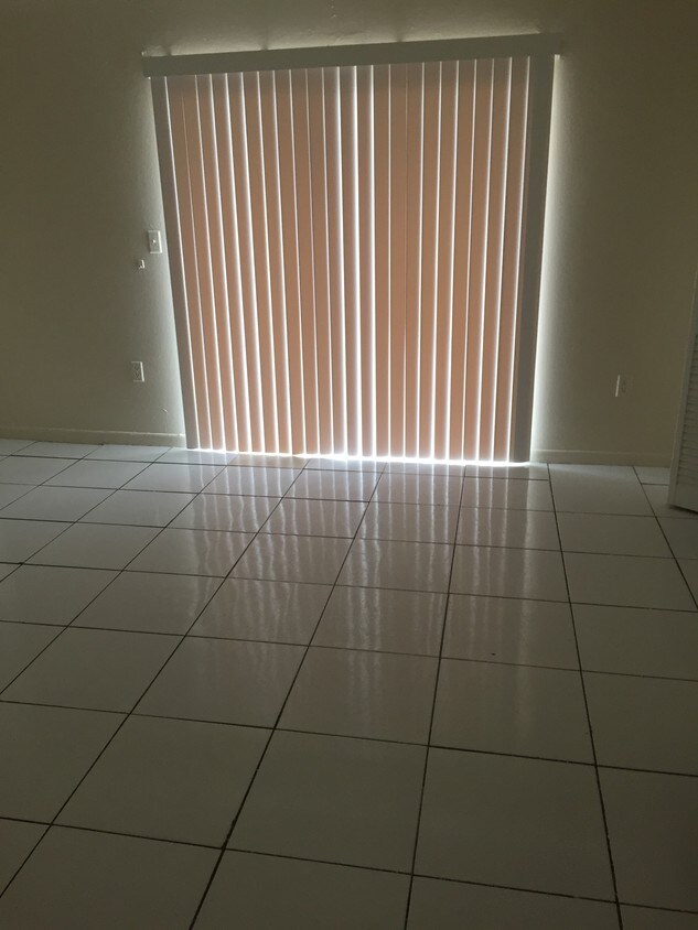 Foto principal - 605 NW 177th St