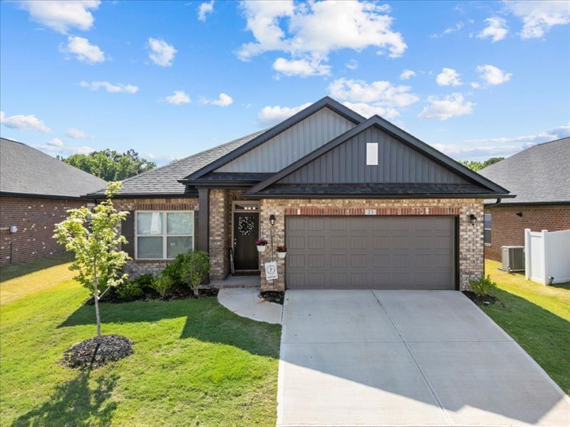 Primary Photo - 21 Woodcross Dr