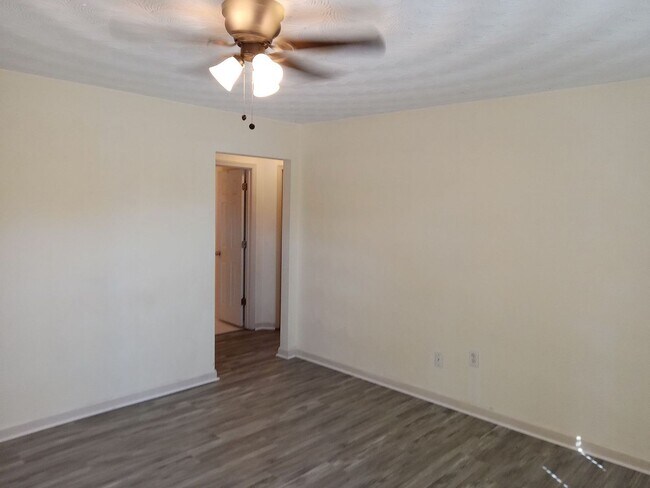 Building Photo - 2017 &amp; 2019 Plow Lane