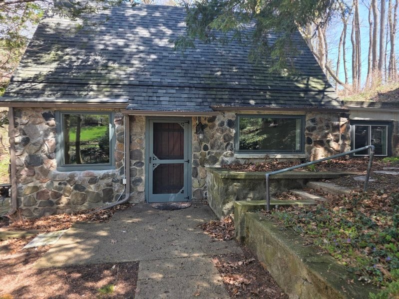 Primary Photo - 2119 Highland-