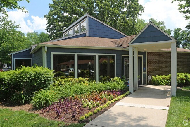Building Photo - One Bedroom Second Floor