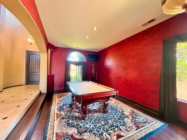 Foto del edificio - Luxurious Tuscan Style Villa in San Diego - Entertainers Dream!