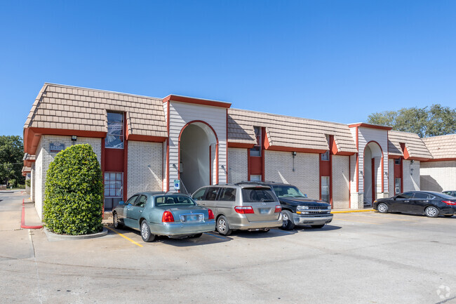 Building Photo - Avalon Court