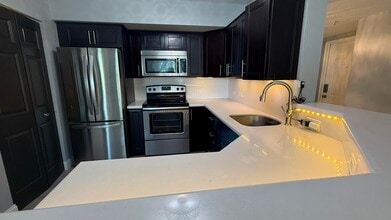 Building Photo - 208 Villa Cir