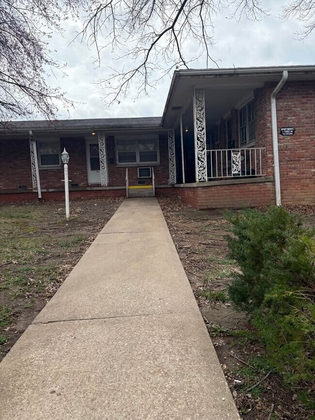 Building Photo - 1258 E Elm St