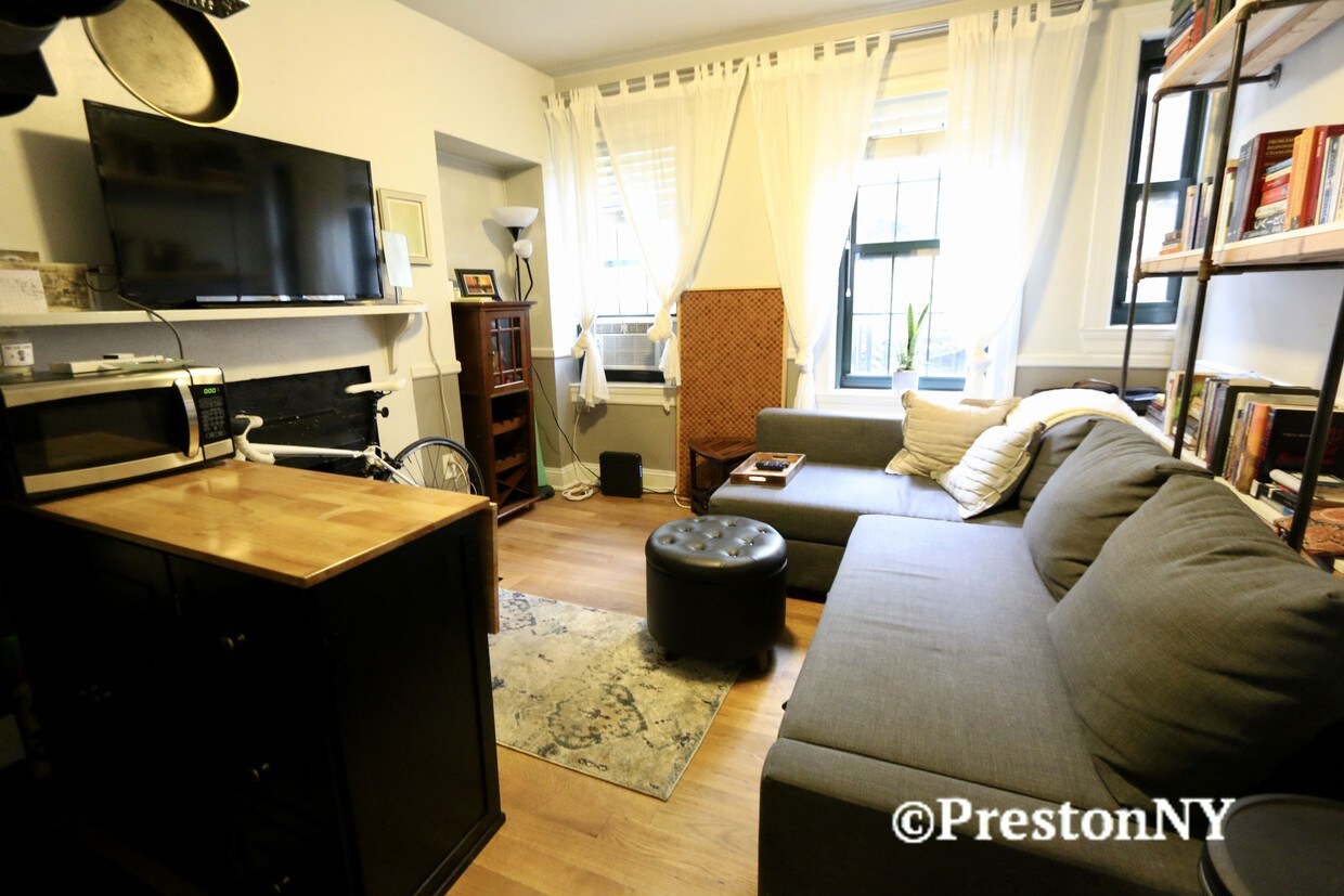 Primary Photo - 99 Perry St