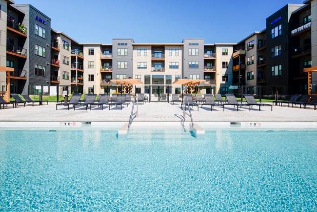 Building Photo - Current 1 & 2