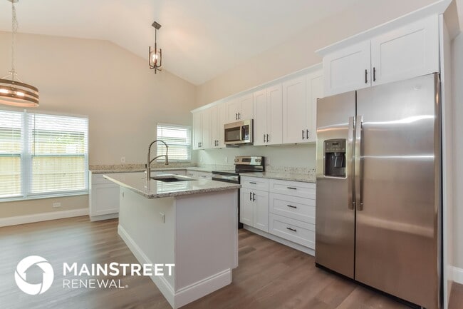 Building Photo - 304 Sir Lawrence Dr