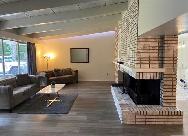 Foto del edificio - 813 NW 22nd St