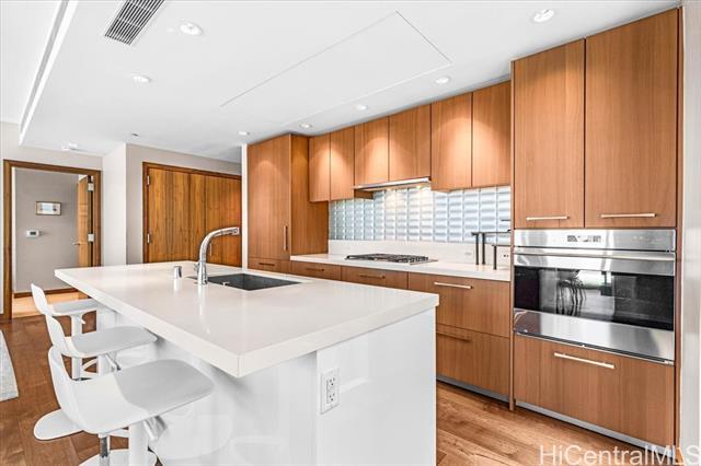 Building Photo - 1555 Kapiolani Blvd