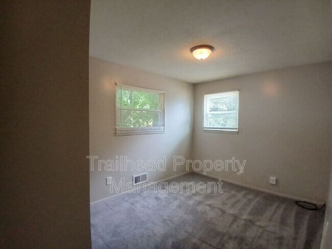 Foto del edificio - 3325 S Oxford Ave