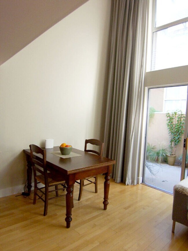 Foto del edificio - Epic REA/Azari PM: Private Oasis, 1 BR/ 1....