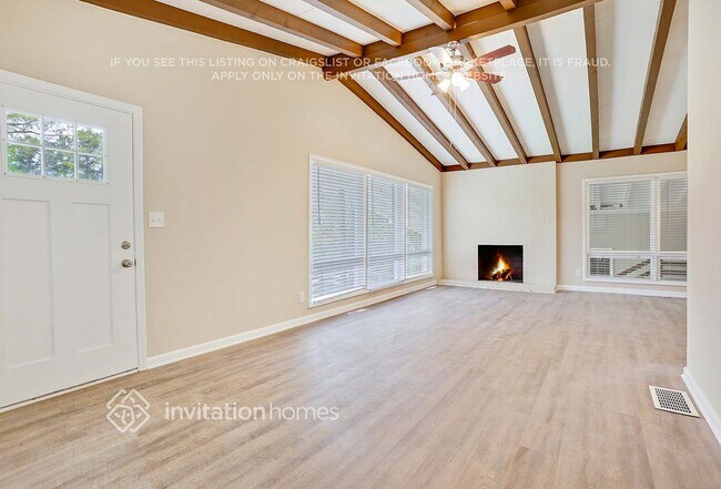 Building Photo - 562 Collingwood Dr