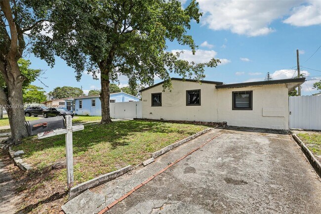 Foto del edificio - 1421 N 68th Terrace
