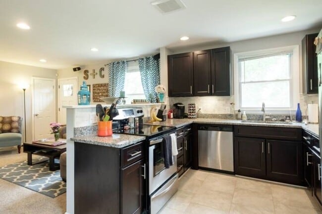 Foto del edificio - South Nashville Gem on HUGE Corner Lot w/ ...
