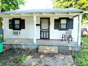 Building Photo - 121 N Ave C