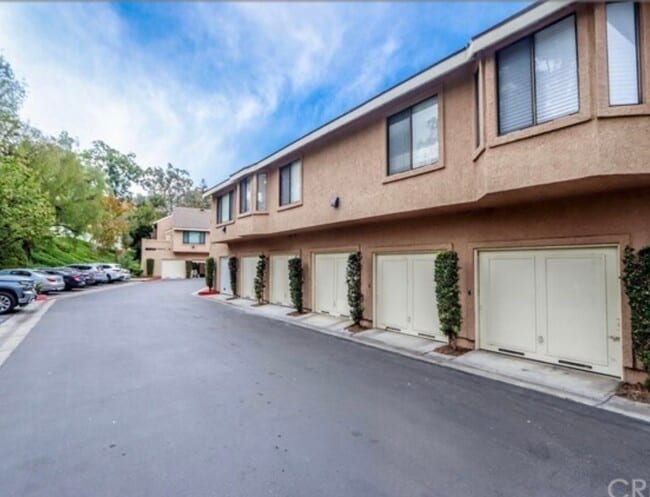 Building Photo - 5722 E Stillwater Ave