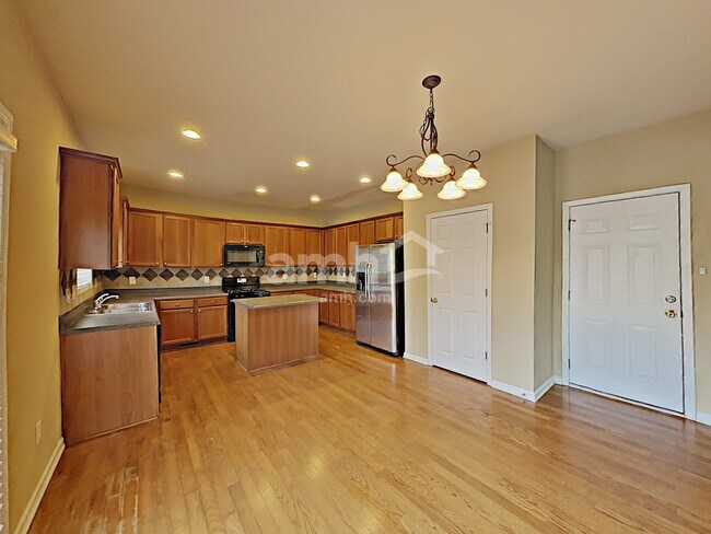 Foto del edificio - 327 Meadowcrest Cir