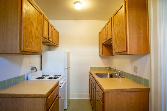 Foto del edificio - Spacious Vintage Hollywood Studio Available Now!