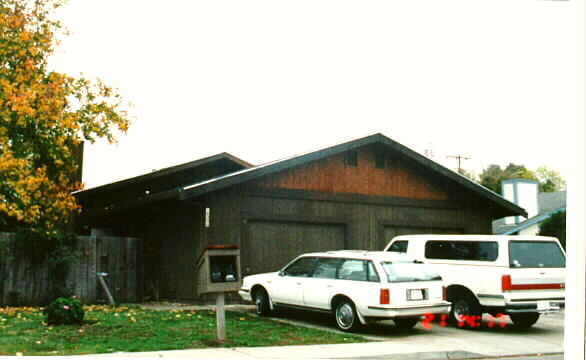 Building Photo - 1830 Premier Pl