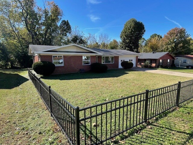 Foto del edificio - 209 Sanders Ave